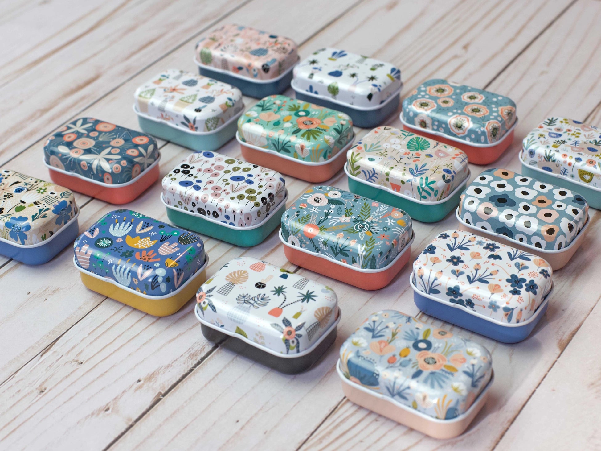 Mini boîte en étain – Rangement pratique pour accessoires de tricot et crochet