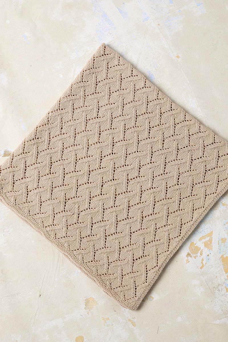 Catalogue Lang Yarns – Punto 83 : modèles layette tendance