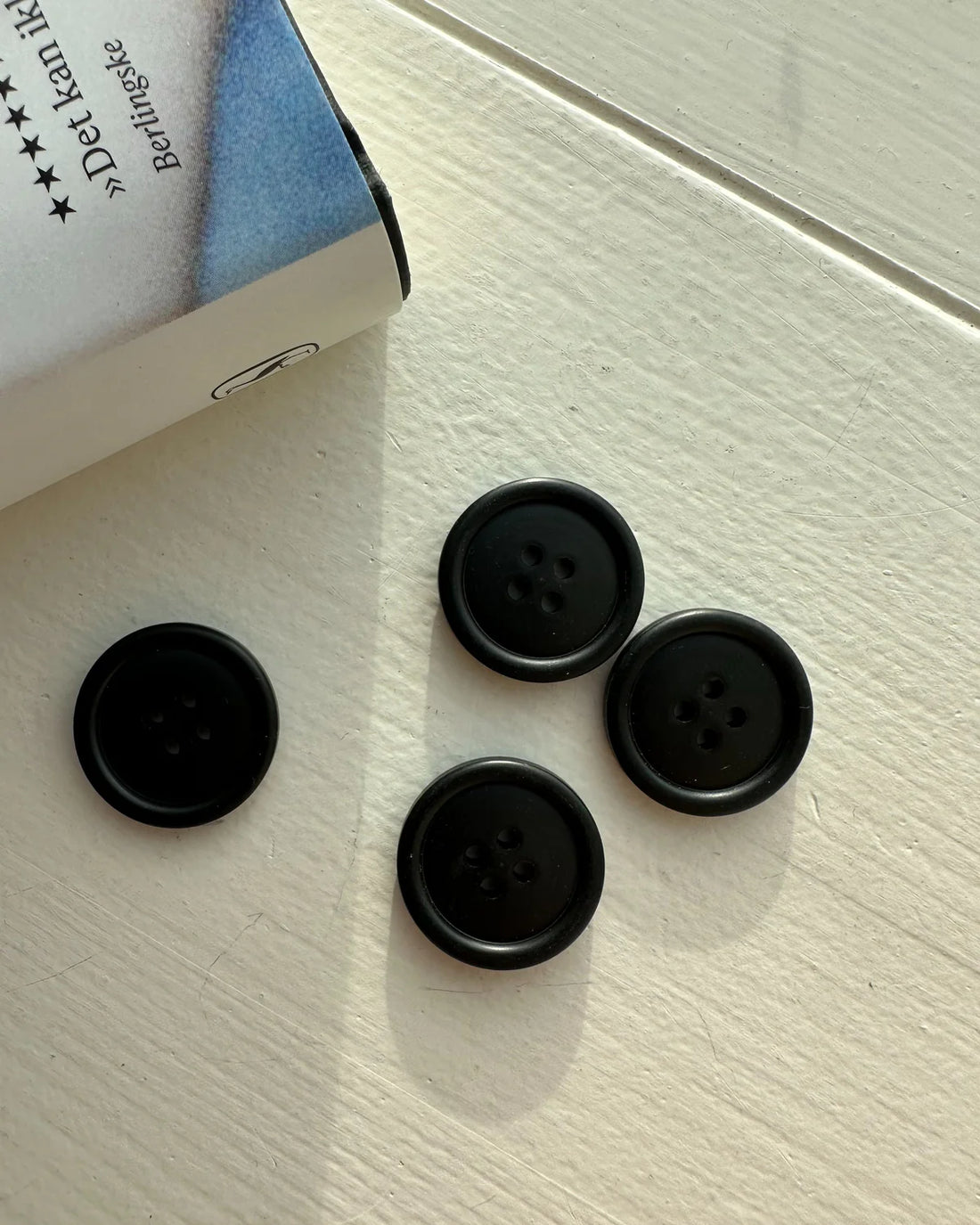 Boutons noirs en galalithe – 18 mm et 23 mm