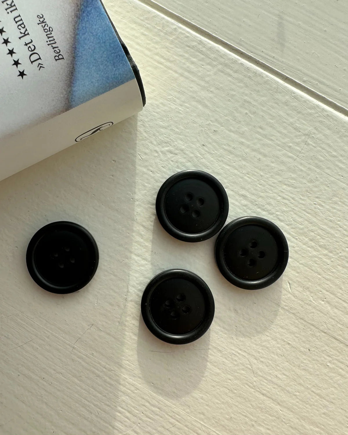 Boutons noirs en galalithe – 18 mm et 23 mm